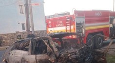 Mladý vodič vletel do rodinného domu, kde sa jeho auto vznietilo. Nehodu neprežil