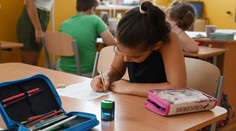 Školy v Bratislave zúfalo hľadajú učiteľov. Niektoré samosprávy im ponúkajú benefity navyše