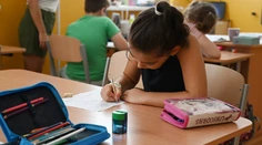 Školy v Bratislave zúfalo hľadajú učiteľov. Niektoré samosprávy im ponúkajú benefity navyše