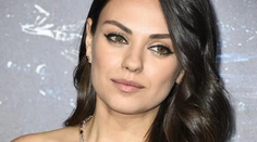 Mila Kunis prvýkrát od pôrodu na červenom koberci. Tá je krásna!