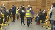 Štát vyzýva ľudí, aby sa očkovali, no nie všade im dokáže zabezpečiť vakcínu