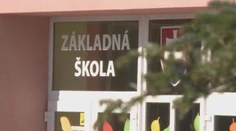 Riaditeľka vydierala svojich zamestnancov. Odovzdali jej viac ako 7800 eur