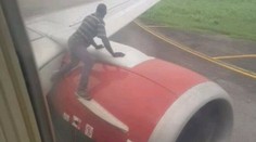 VIDEO: Cestujúci na palube lietadla neverili vlastným očiam. Muž vyskočil na krídlo počas štartu