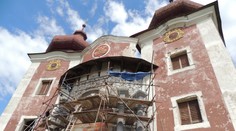 Na kalváriu v Banskej Štiavnici sa vrátil ďalší stratený poklad. Na kostol osadili kolosálnu sochu