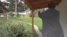 Zamestnankyňu centra sociálnych služieb v Nitrianskom Pravne vystrašil medveď. Bol priamo v areáli