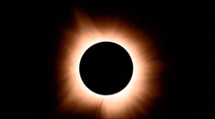 GALÉRIA: Dych berúce snímky. Takto vyzeralo úplné zatmenie Slnka očami fotografov