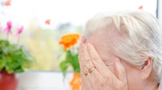 Podvodník sa vydával za doktora. Babičku z Levíc za pár minút pripravil o úspory aj šperky