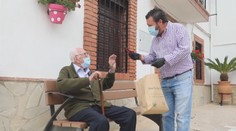 Všade naokolo zúril koronavírus, no do ich obce sa nedostal. Všetko vďaka obetavému starostovi