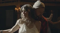 Zamilovanejšiu dvojicu nenájdeme. Justin Timberlake si do klipu pozval krásnu manželku