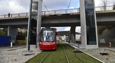 Po Bratislave chodí dievča, ktoré chce striedať vodičov. Už ho videli v kabíne električky