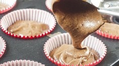 Čokoládové cupcakes s kakaovým krémom a srdiečkami