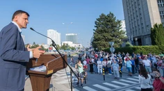 Matovič s Hlinom protestovali pod oknami Sakovej