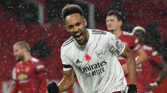 Arsenal po 14 rokoch vyhral na Old Trafford, Aston Villa doma nestačila na Southampton