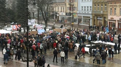 Učitelia v Maďarsku vyšli do ulíc. Situácia v školstve stala neudržateľnou.