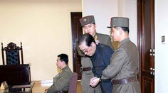 Posledná fotka Kimovho strýka. Po nej nasledovala poprava