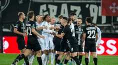 Kopa chýb a zbytočné inkasovania. Slovan dohrával o jedného menej, v odvete bude potrebovať zázrak