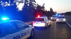 Muž nútil partnerku odísť s ním do Česka, tá vyskočila počas jazdy na diaľnici z auta