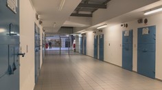 Exkluzívna spoveď muža, ktorý prežil covid vo väzbe: Zdraví s chorými na cele a žiadne lieky