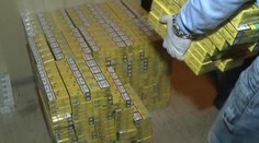 Pašované cigarety vynášali z bytu dôchodcu dve hodiny