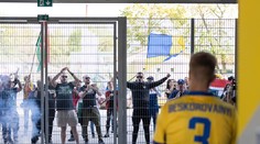 Terasy či obchody sú plné, ak chcete ísť na futbal, čaká vás oveľa zložitejšia procedúra