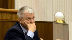 Pavlis odstúpil z funkcie ministra hospodárstva pre pochybnú zákazku