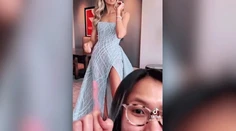 Z internetu si objednala prekrásne večerné šaty. Keď zistila, čo jej prišlo, neudržala smiech