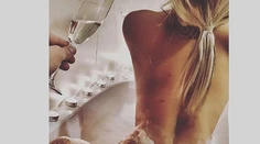 Slovenský hokejista ukázal holú frajerku vo vani: Záber ako z porna