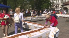 V Košiciach oživili chutnú tradíciu. Upiekli 90-metrový makovník