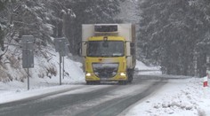 Česko ochromil sneh. Cesty boli neprejazdné a tisíce ľudí zostali bez elektriny