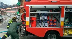 V obci Veľká Čausa horí píla a sklad dreva