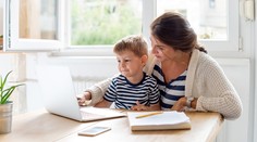 Domáce vzdelávanie detí má výhody, ale deti sa preskúšaniu nevyhnú