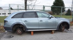 Popradčan našiel svoje zaparkované auto rozobraté: Toto mu z neho ostalo