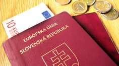Štát nestíha vydávať cestovné pasy. Začal preto Slovákom vracať poplatok za vydanie dokladu