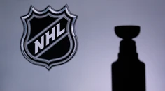Pred začiatkom sezóny NHL má istotu štartu kvarteto Slovákov. Ďalší štyria bojujú o prvý tím