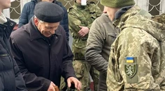 Tento 80-ročný muž sa prihlásil k armáde, je pripravený bojovať za Ukrajinu