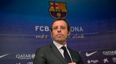 Bývalého prezidenta Barcelony Sandra Rosella priviedli v putách na súd
