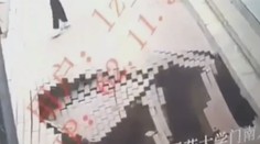 Pod ženou sa z ničoho nič otvorila zem, zmizla pod chodníkom