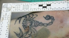 Ukázali tetovania rozštvrteného muža. Polícia žiada o pomoc