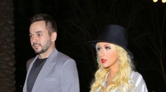 Christina Aguilera sa zasnúbila. Ukázala obrovský prsteň