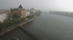 V Prahe vytopilo operu aj hlavnú stanicu, vo Frankfurte rušili lety. Česko a Nemecko zasiahli silné búrky