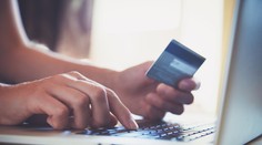 Podvodníci útočia na ľudí aj cez e-shopy. Poradíme, ako sa nestať ich obeťou