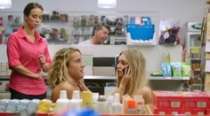 Šťavnatá reklama na kondómy. Zakázali ju