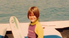 Viete, kto je táto rozkošná vodná lyžiarka?