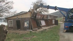 Na Domaši zbúrali jednu z posledných čiernych stavieb. Drogéria slúžila od socializmu