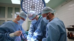 Zrušili jej nevyhnutnú operáciu mandlí, iný termín je v nedohľadne. S podobným problémom bojujú aj mnohí ďalší