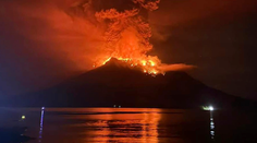 Indonézia po erupcii sopky vydala varovanie pred cunami, uzavreli aj letisko