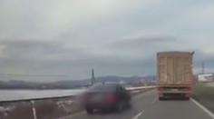 Od čelnej zrážky ich delili len sekundy. Bezohľadný vodič obiehal kamión v zákrute