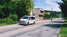 Zrazil dôchodcu, zaviezol ho domov a odišiel. Polícia hľadá svedkov nehody v Sliači