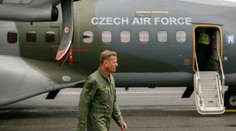 České armádne lietadlo s tímom lekárov zachránili život slovenskému bábätku