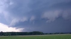 Nemeckom sa prehnalo tornádo, v Česku padali ľadové krúpy